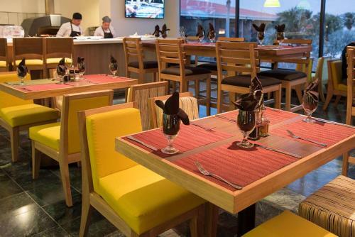 Hotel Margaritaville Beach Resort Playa Flamingo