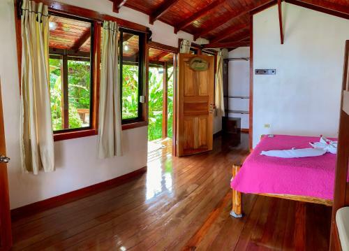 Las Cotingas Lodge