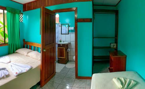 Las Cotingas Lodge