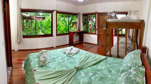 Las Cotingas Lodge