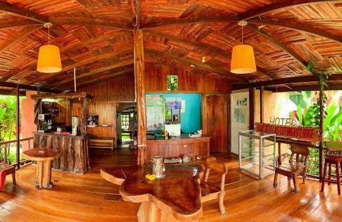 Las Cotingas Lodge