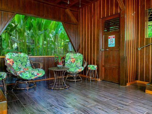 Las Caletas Lodge