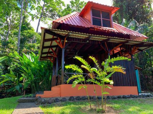 Las Caletas Lodge