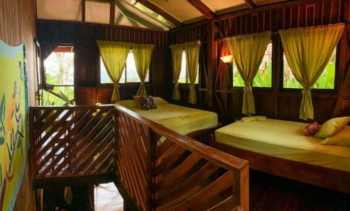 Las Caletas Lodge
