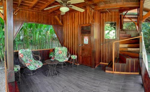 Las Caletas Lodge