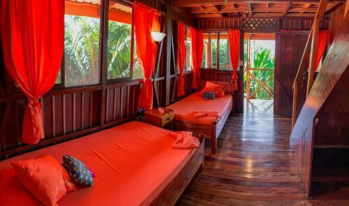 Las Caletas Lodge