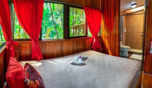 Las Caletas Lodge