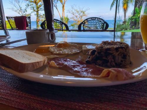 Las Caletas Lodge