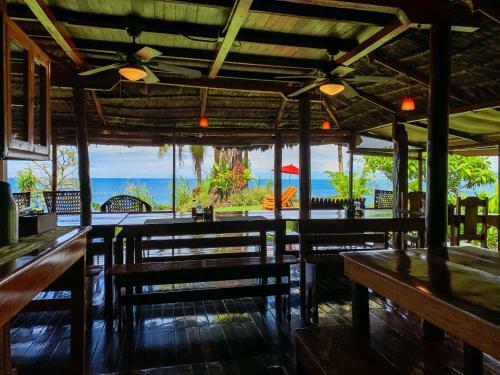 Las Caletas Lodge