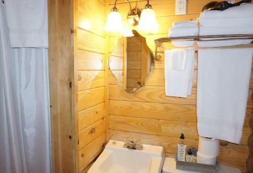 Wimberley Log Cabins Resort And Suites - Unit 3