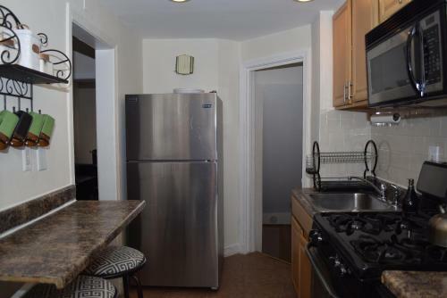 Quiet Three Story House In Fort Dupont