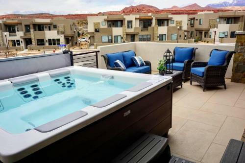 Poolside Perfection - Close To Zion