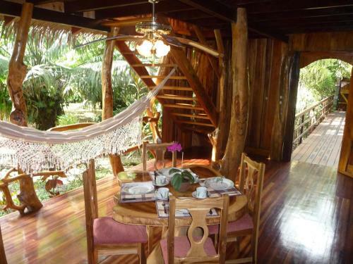Topos Tree House