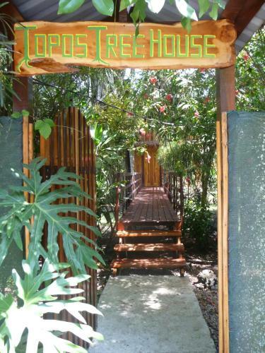 Topos Tree House
