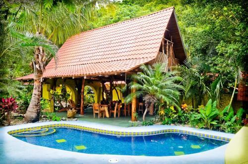 Hotel Surf Bikini Retreat