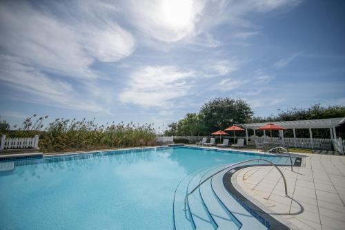 99 Compass Point Way South #407