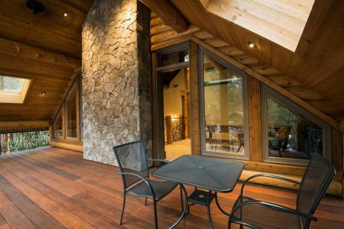 1r Rustic Retreat