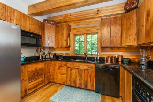113 Mountain Cove Road House