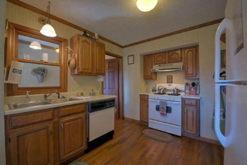 Lilly's Mountain Getaway Home