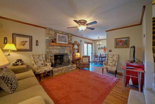Lilly's Mountain Getaway Home