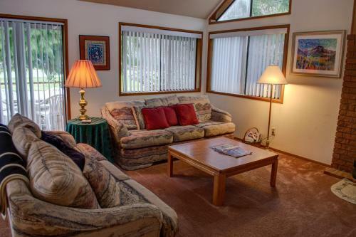 Deer Run Retreat Three-bedroom Chalet