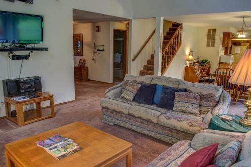 Deer Run Retreat Three-bedroom Chalet