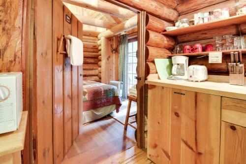 Zoe's Log Cabin