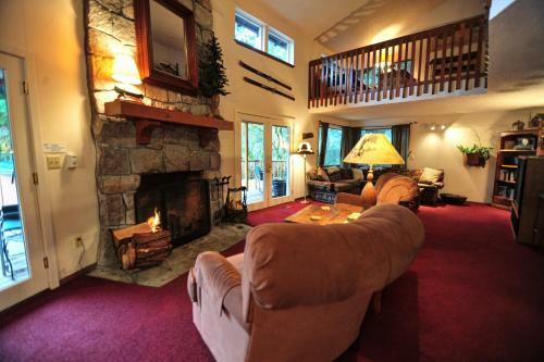 Riverview Retreat Four-bedroom Chalet