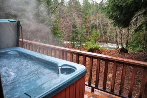 Riverview Retreat Four-bedroom Chalet