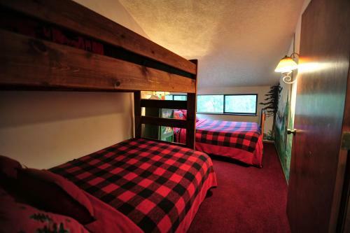 Riverview Retreat Four-bedroom Chalet
