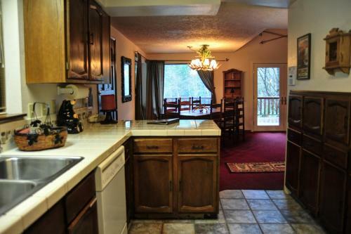 Riverview Retreat Four-bedroom Chalet