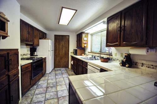 Riverview Retreat Four-bedroom Chalet