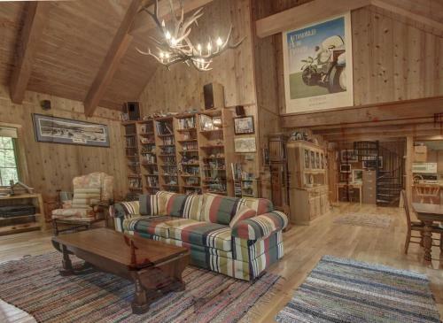 Papa Bear Cabin