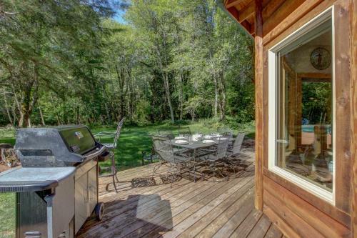 Wy' East Log Lodge