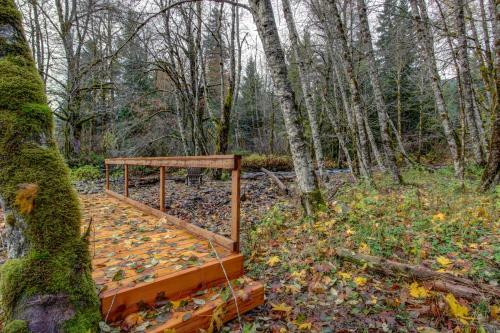 Wy' East Log Lodge