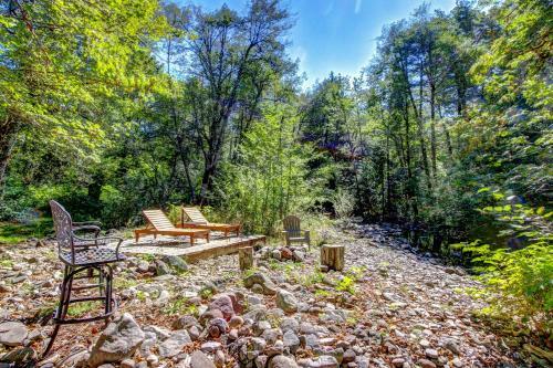 Wy' East Log Lodge