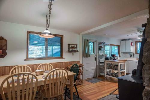 Salmon River Getaway-2 Bedroom