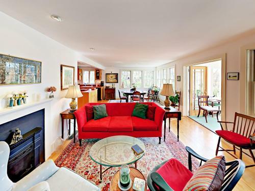 90 Lieutenant Island Rd Home