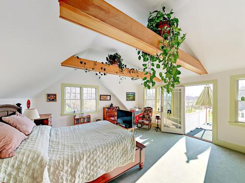 90 Lieutenant Island Rd Home
