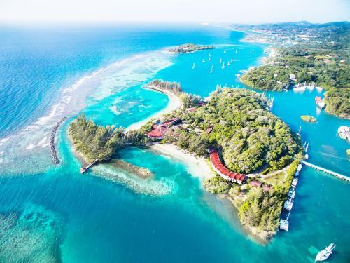 Hotel Fantasy Island Beach Resort, Dive & Marina