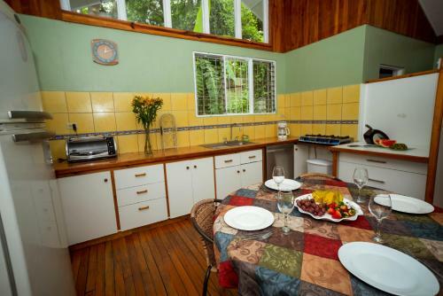 Hostal Casa De Piedra Escaz�