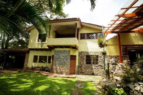 Hostal Casa De Piedra Escaz�