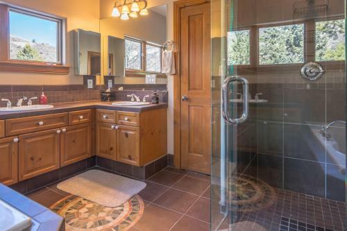 Roomy Vail House In Inter Mountain