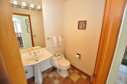 Spacious And Beautiful Home In East Vail