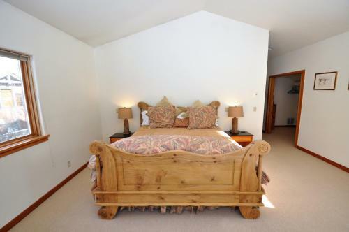 Spacious And Beautiful Home In East Vail