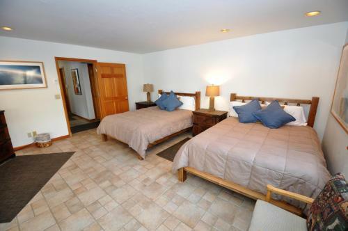 Spacious And Beautiful Home In East Vail