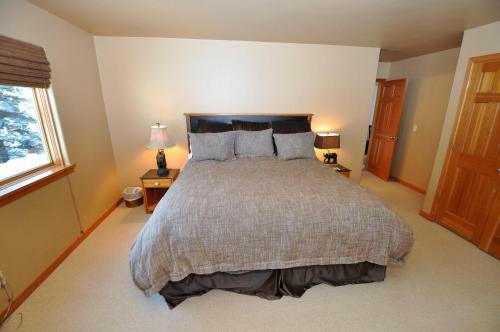 Spacious And Beautiful Home In East Vail