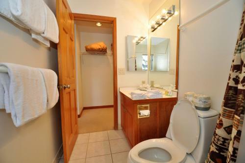 Spacious And Beautiful Home In East Vail
