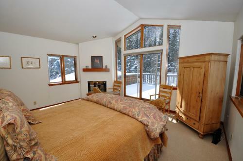 Spacious And Beautiful Home In East Vail