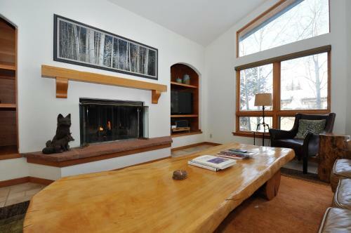 Spacious And Beautiful Home In East Vail